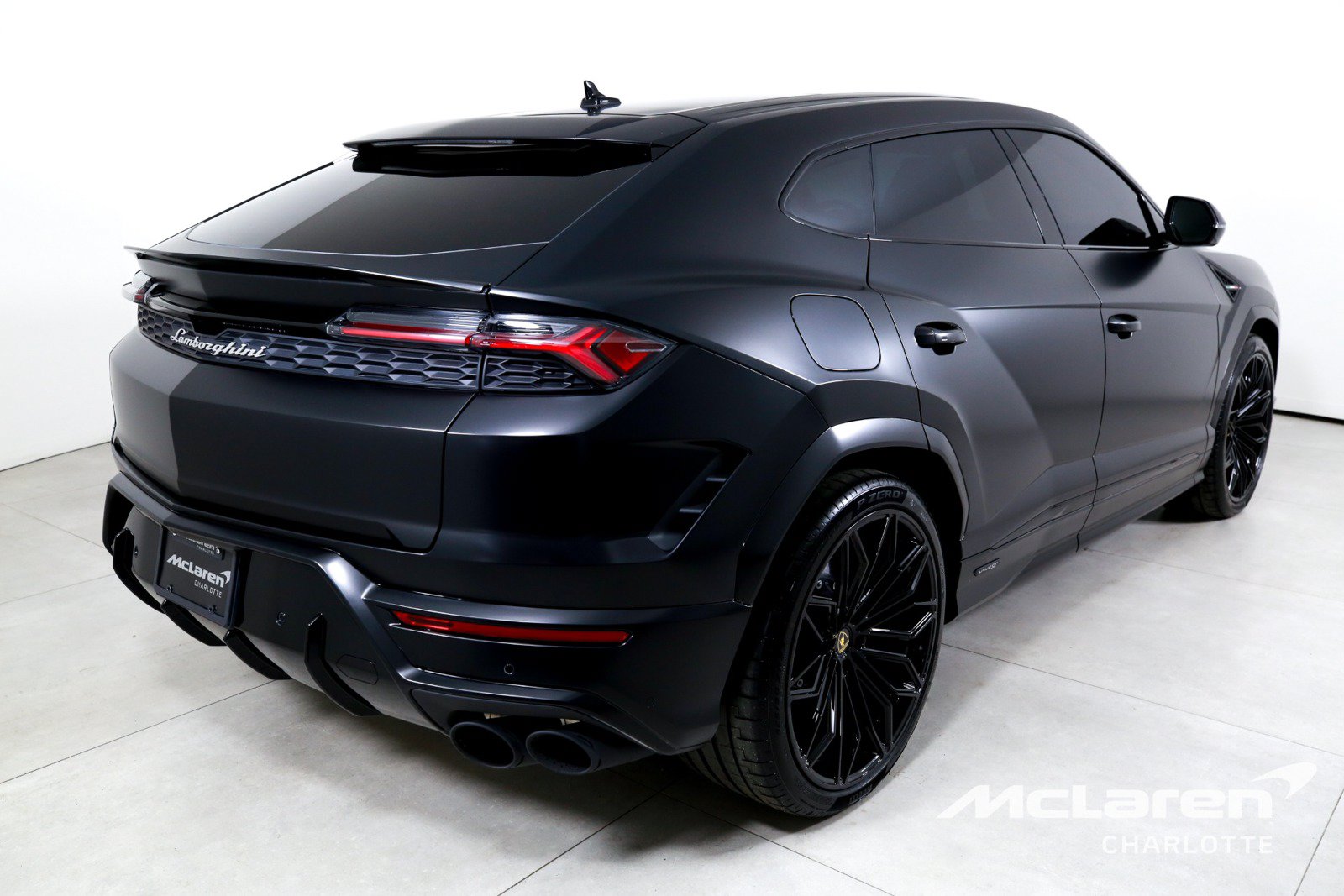 Used 2025 Lamborghini Urus SE AWD/4WD image 8
