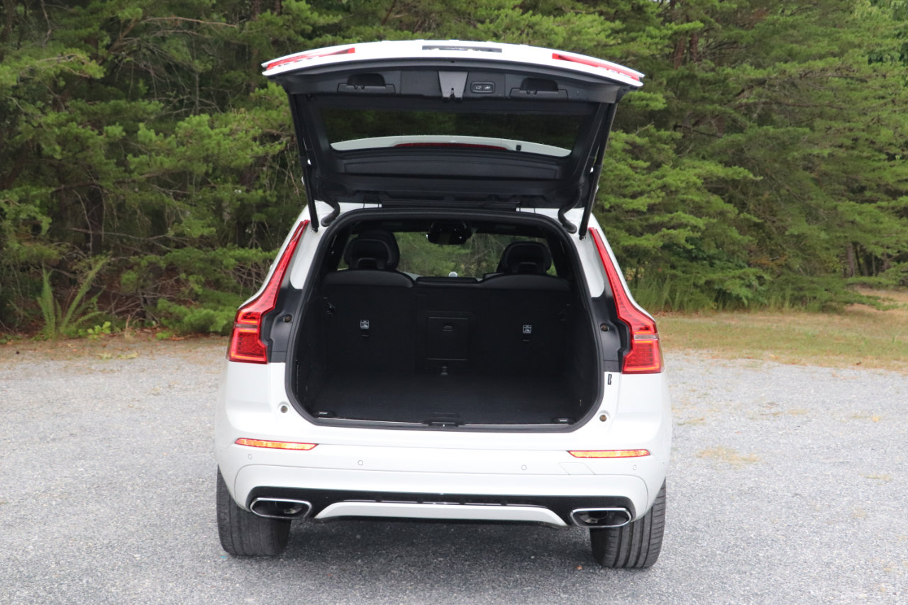 Used 2018 Volvo XC60 T8 R-Design w/ Convenience Package image 7