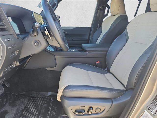 Used 2025 Lexus GX 550 image 17