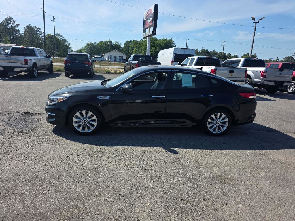 Used 2018 Kia Optima LX w/ 17" Alloy Wheels Package image 2