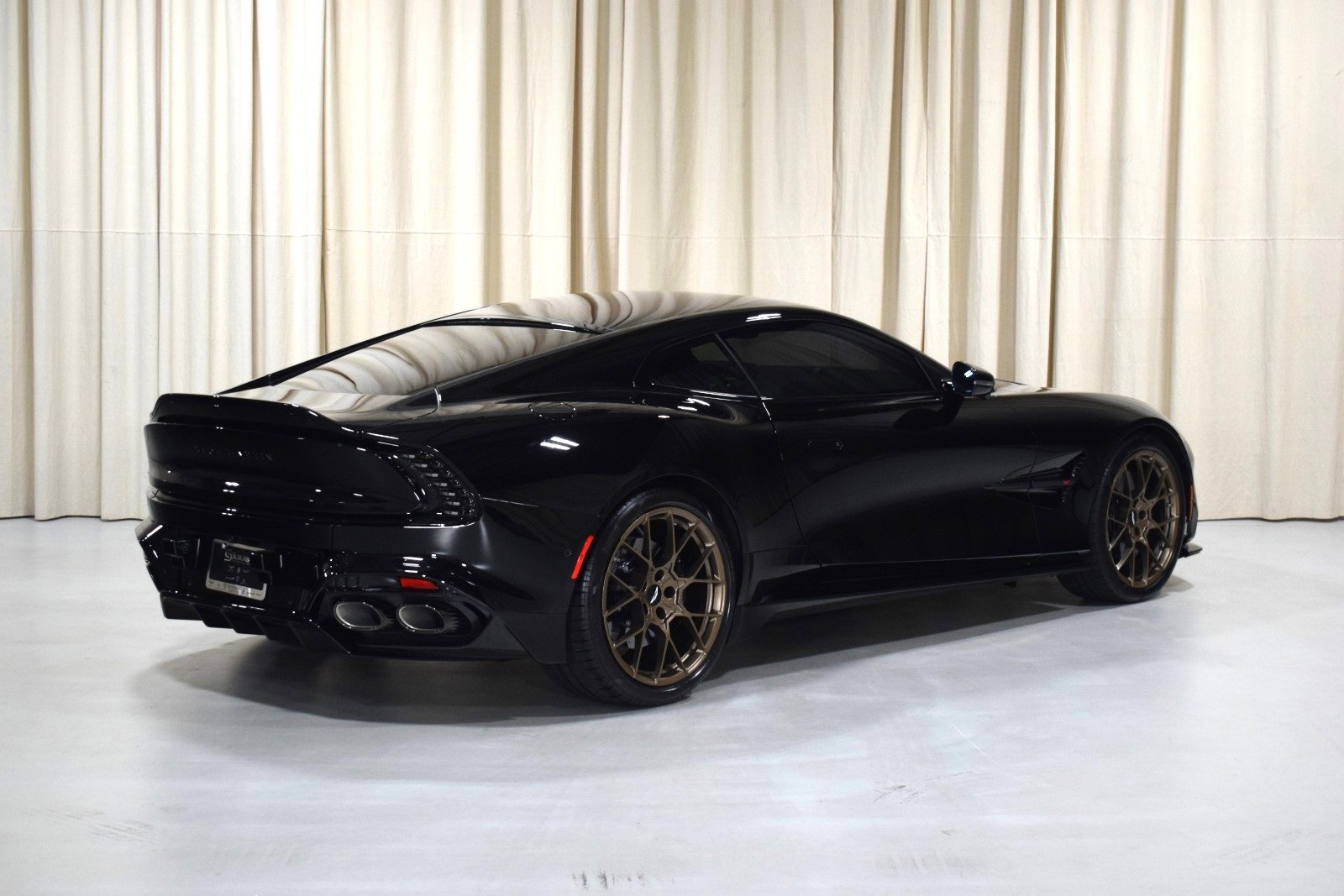 Used 2025 Aston Martin Vanquish image 10