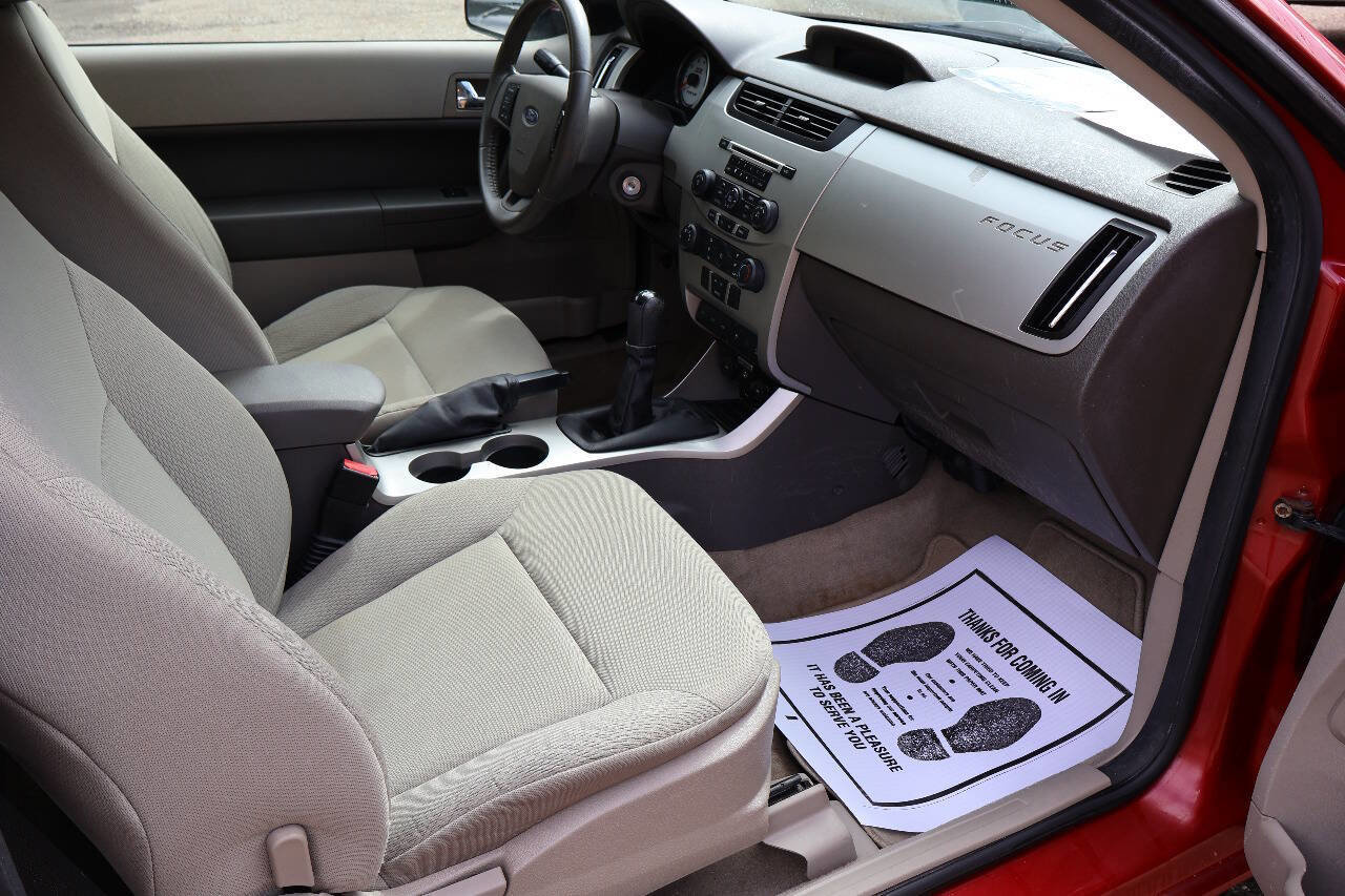 Used 2010 Ford Focus SES FWD image 17