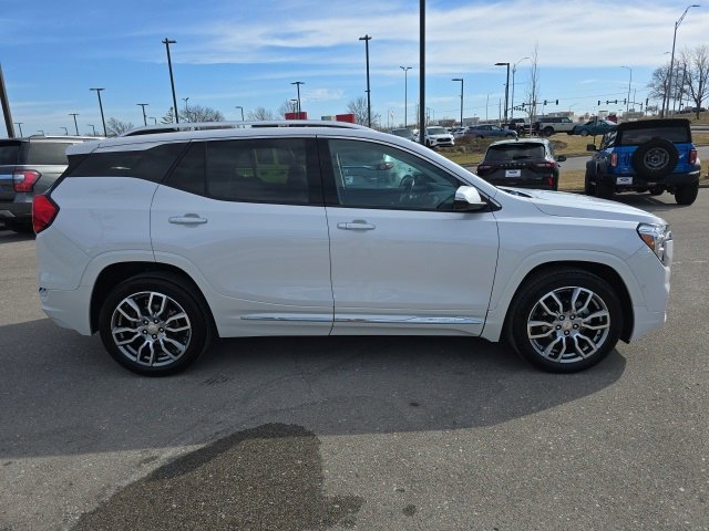Used 2022 GMC Terrain Denali w/ Denali Premium Package image 6
