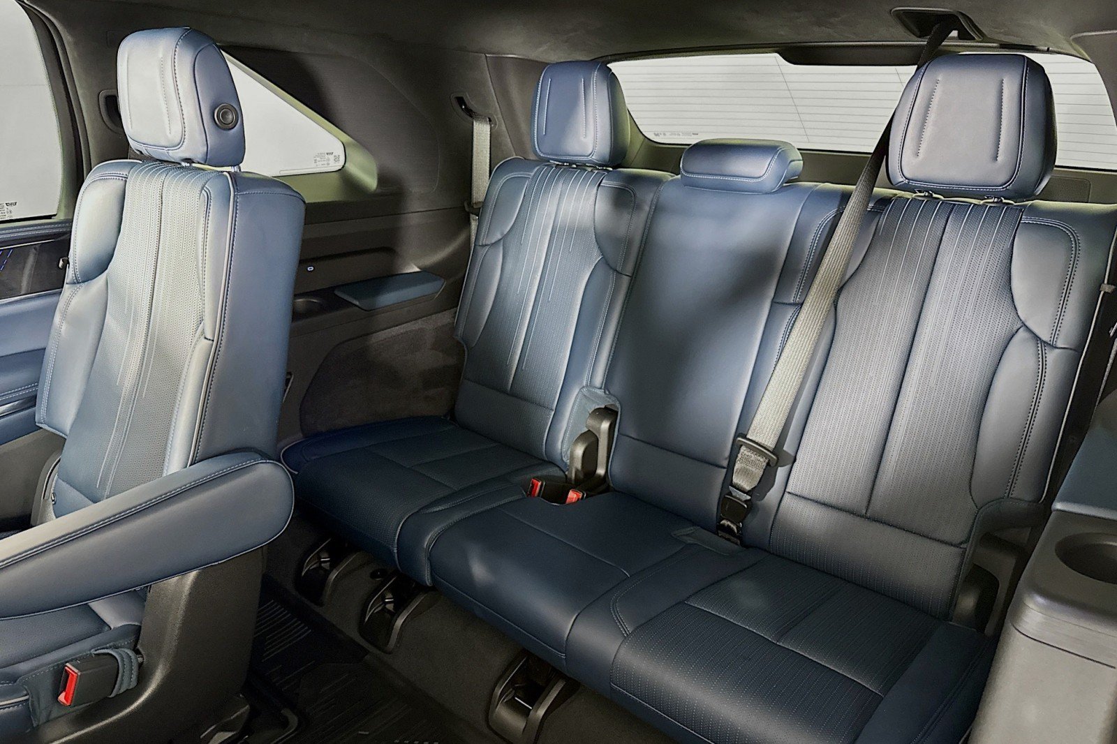 Used 2026 Cadillac Escalade IQ Luxury 2 w/ LPO, Floor Liner Package AWD/4WD image 10