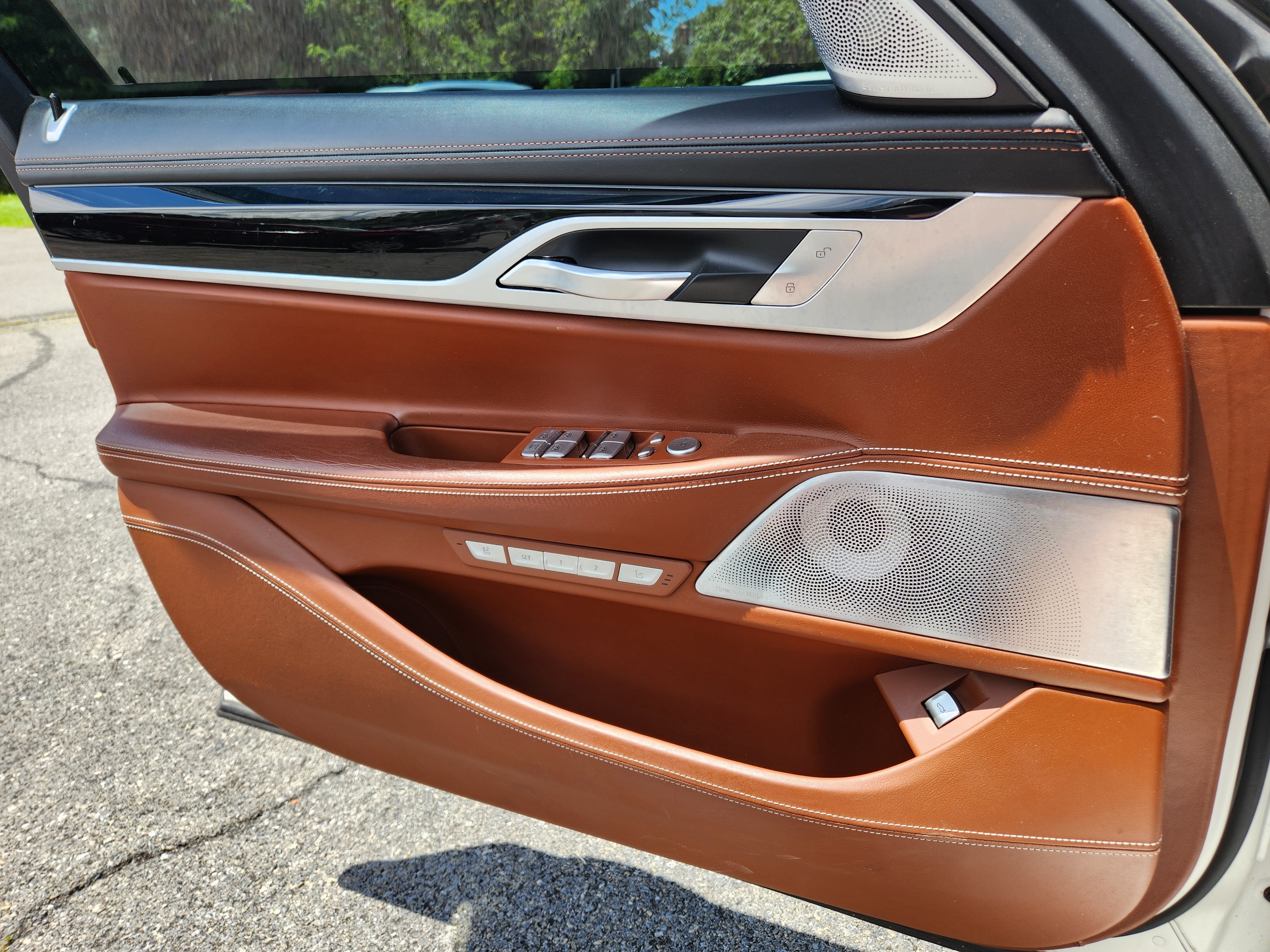 Used 2018 BMW 750i RWD image 17