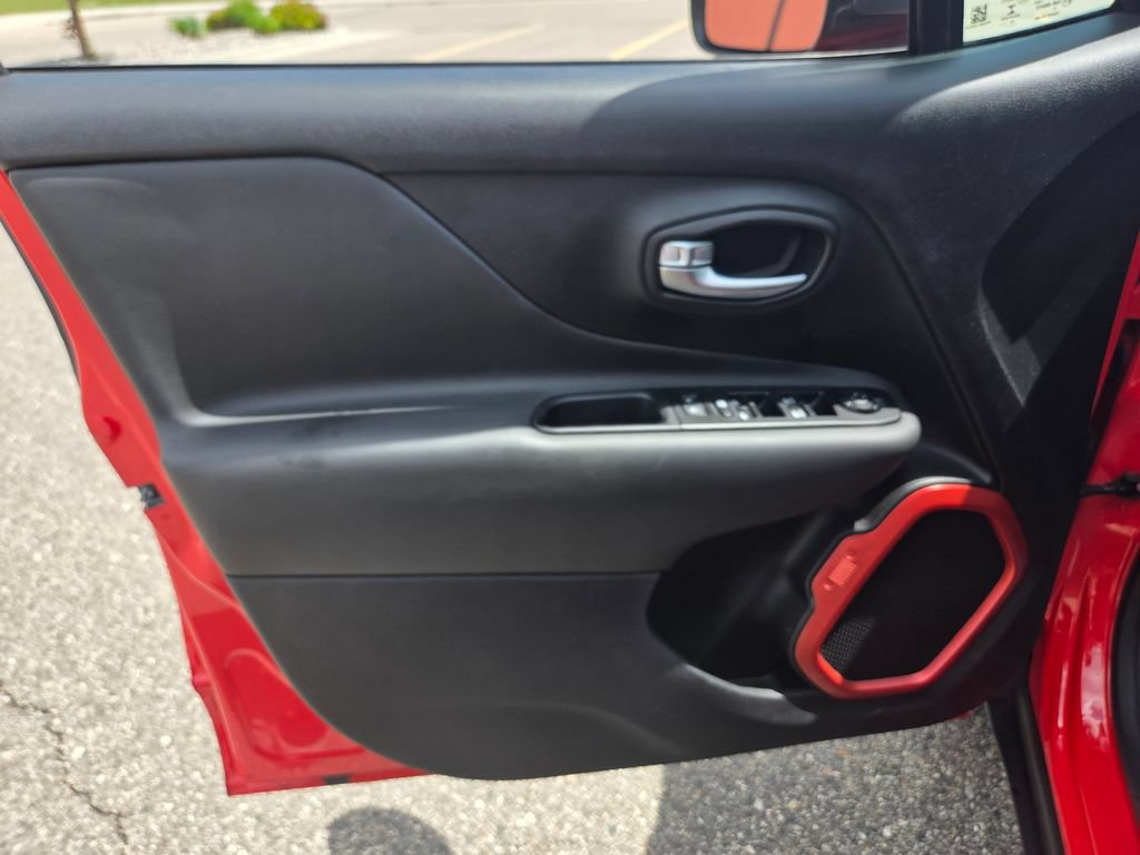 Used 2020 Jeep Renegade Trailhawk w/ Cold Weather Group AWD/4WD image 15