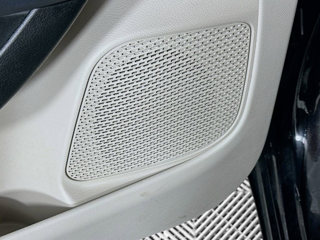 Certified 2024 Chrysler Pacifica Touring-L image 28