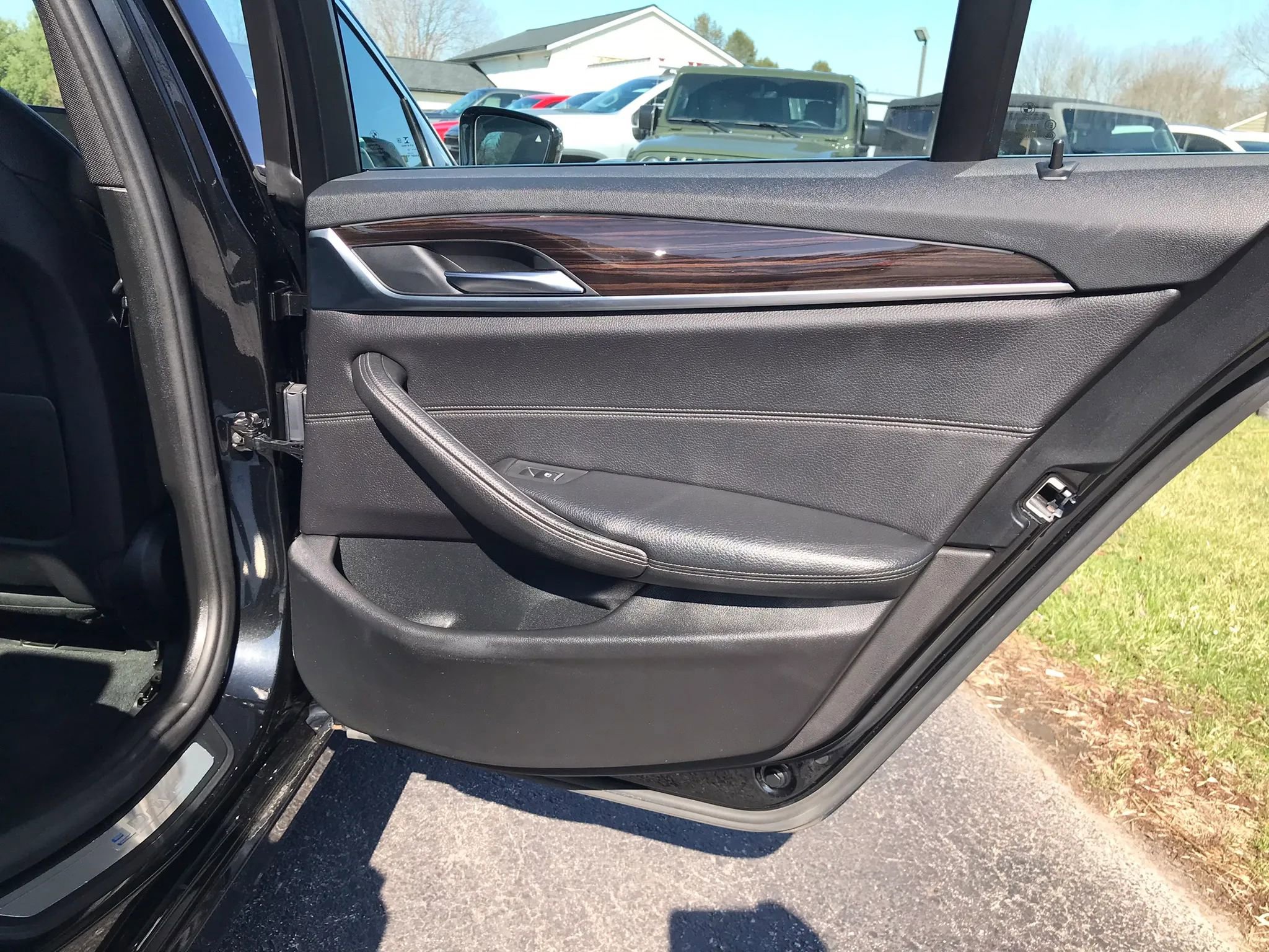 Used 2018 BMW 530e xDrive w/ Premium Package 2 AWD/4WD image 56