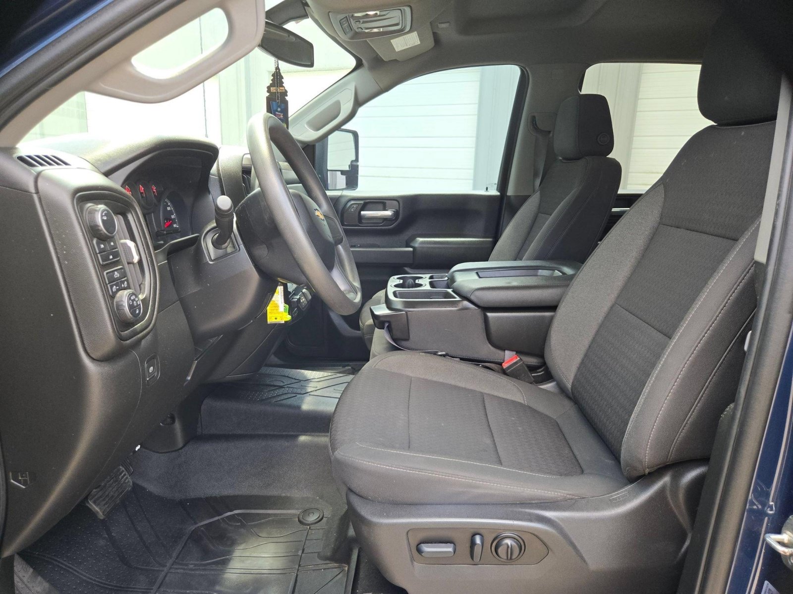 Used 2022 Chevrolet Silverado 2500 Custom w/ Custom Value Package AWD/4WD image 9