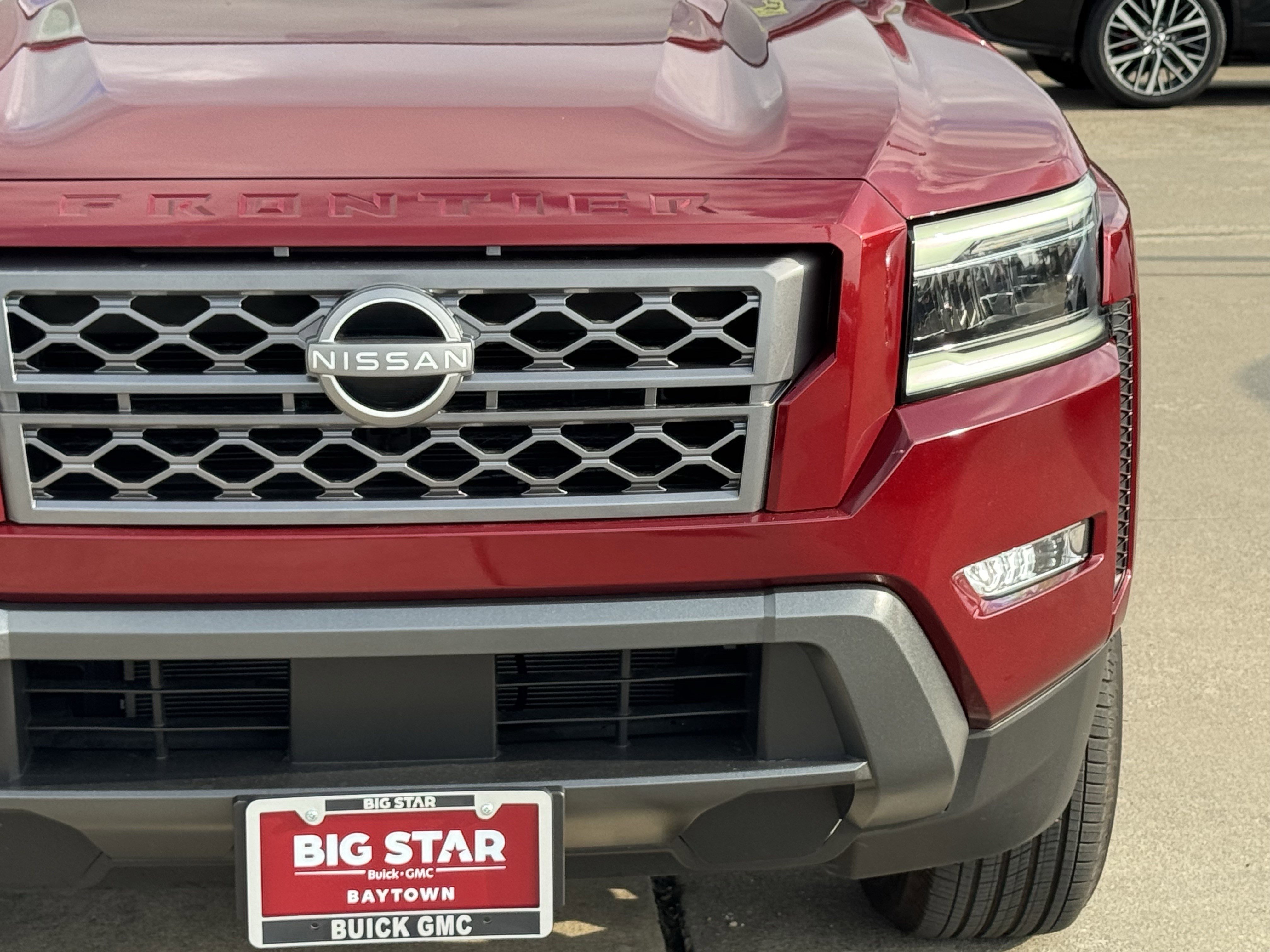 Used 2024 Nissan Frontier SL RWD image 5