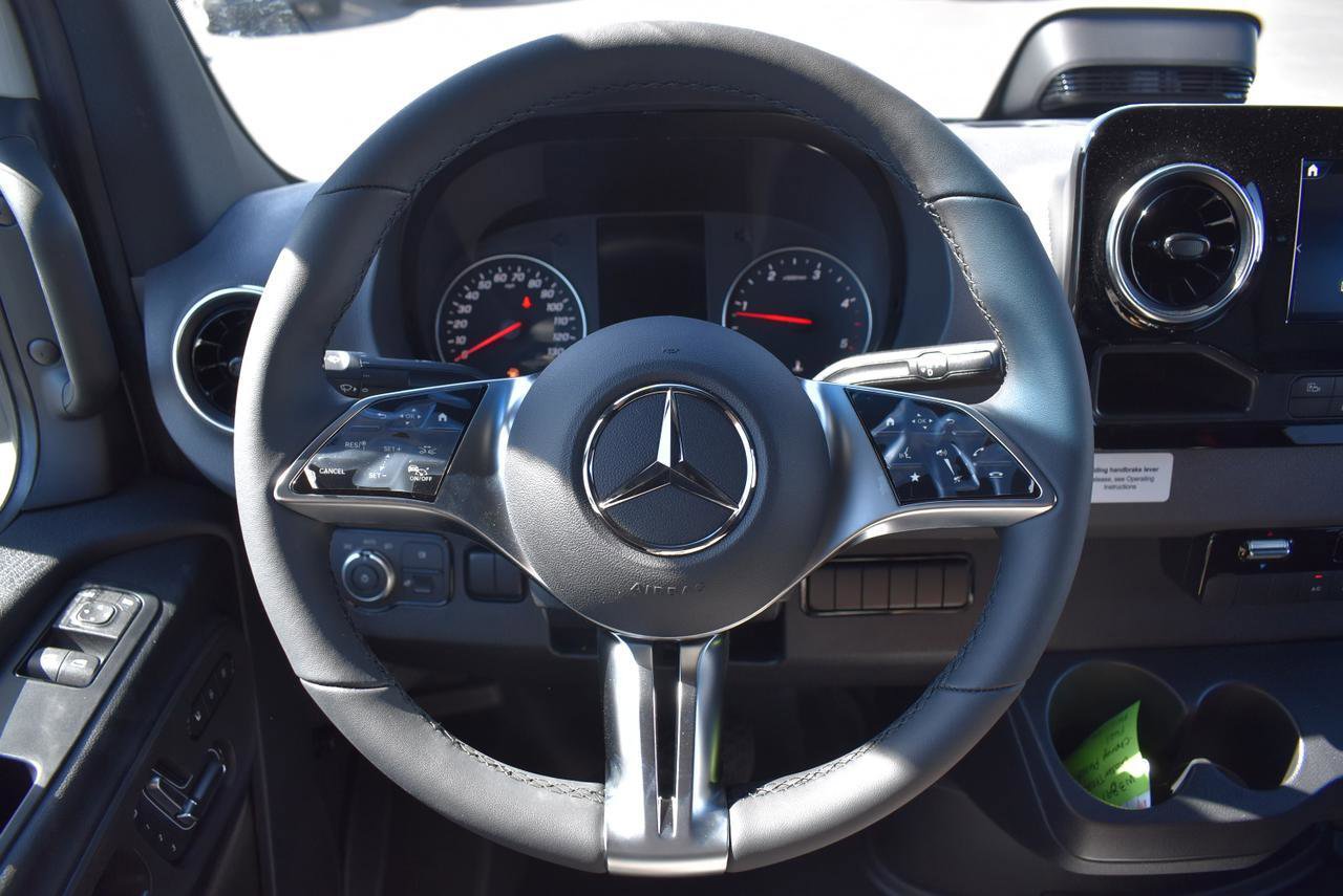 Used 2024 Mercedes-Benz Sprinter 2500 image 11