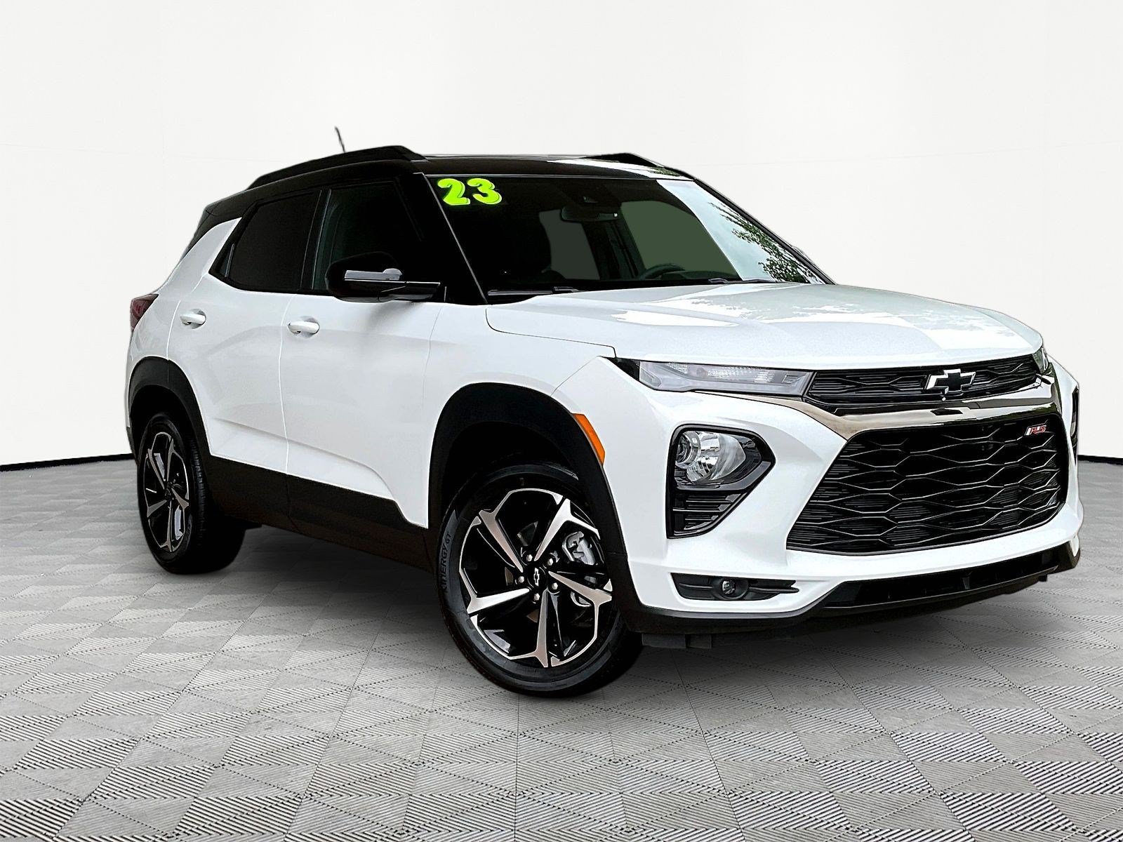 Used 2023 Chevrolet TrailBlazer RS w/ Sun and Liftgate Package AWD/4WD image 3
