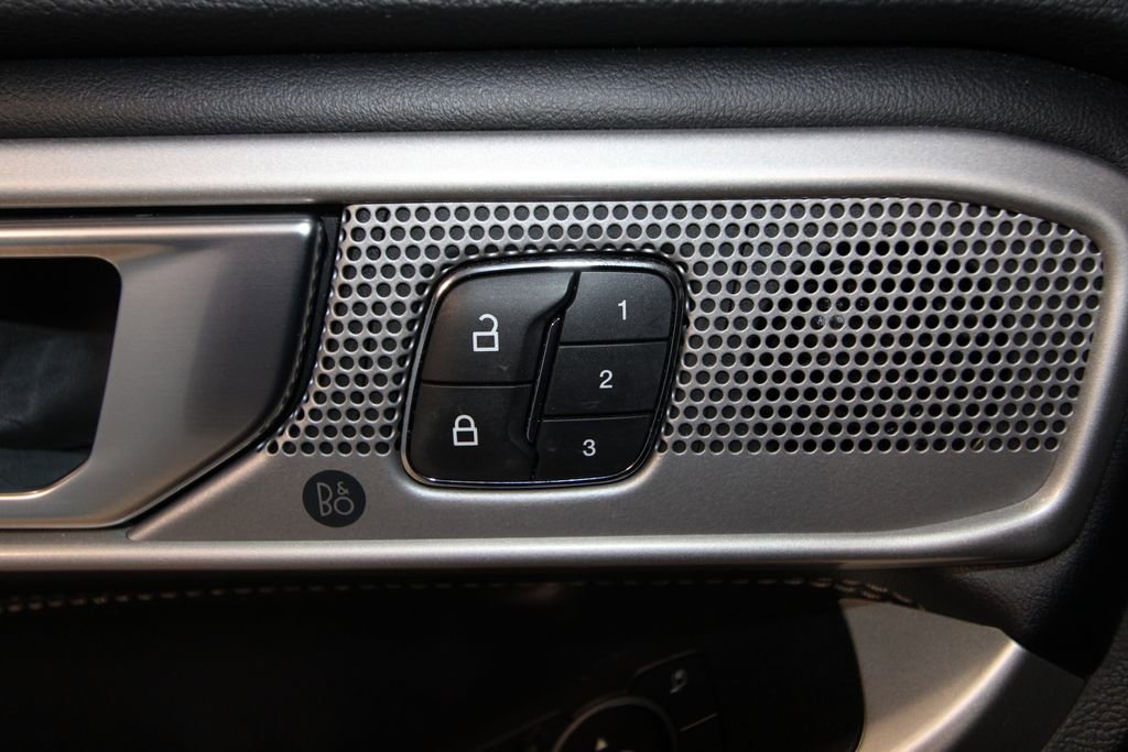 Used 2022 Ford Explorer Limited w/ Equipment Group 301A image 10