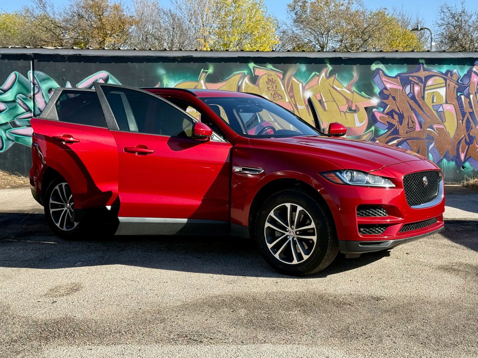 Used 2018 Jaguar F-PACE Premium image 18