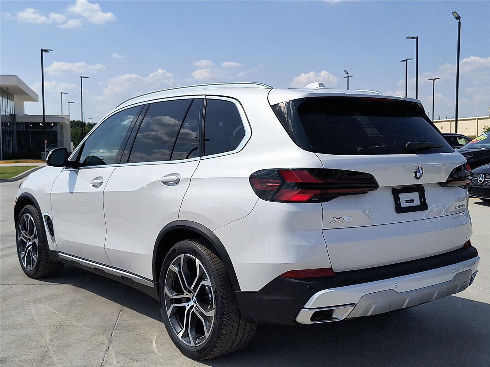 New 2026 BMW X5 sDrive40i image 3