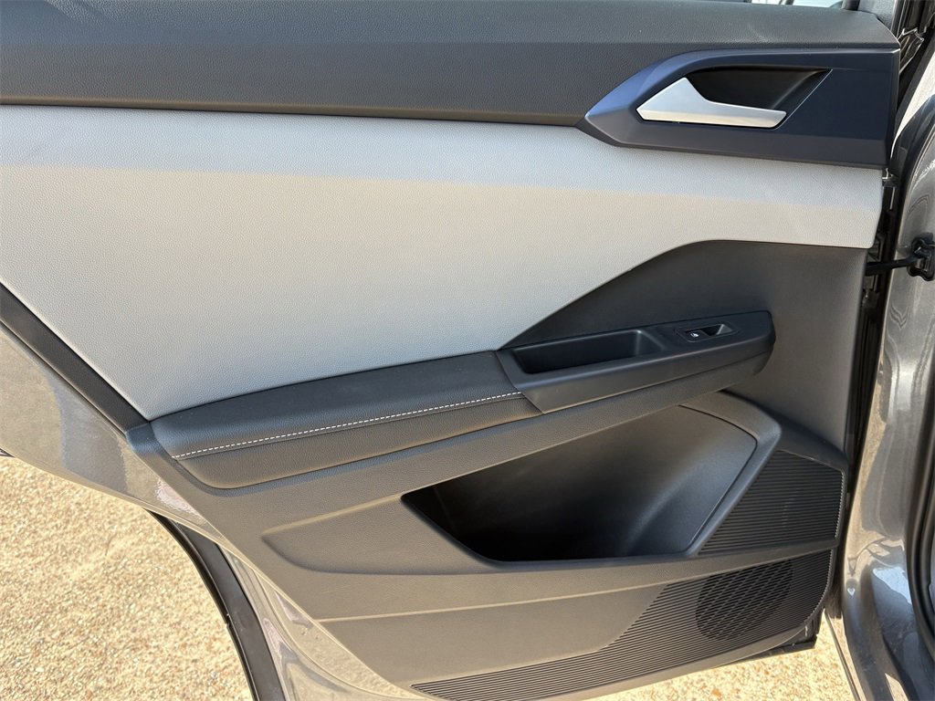 Used 2024 Volkswagen Taos SE image 22