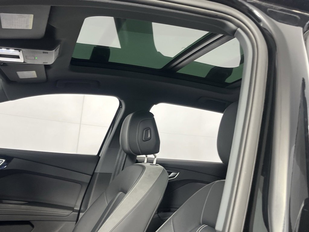 Used 2023 Audi Q4 e-tron Prestige image 16