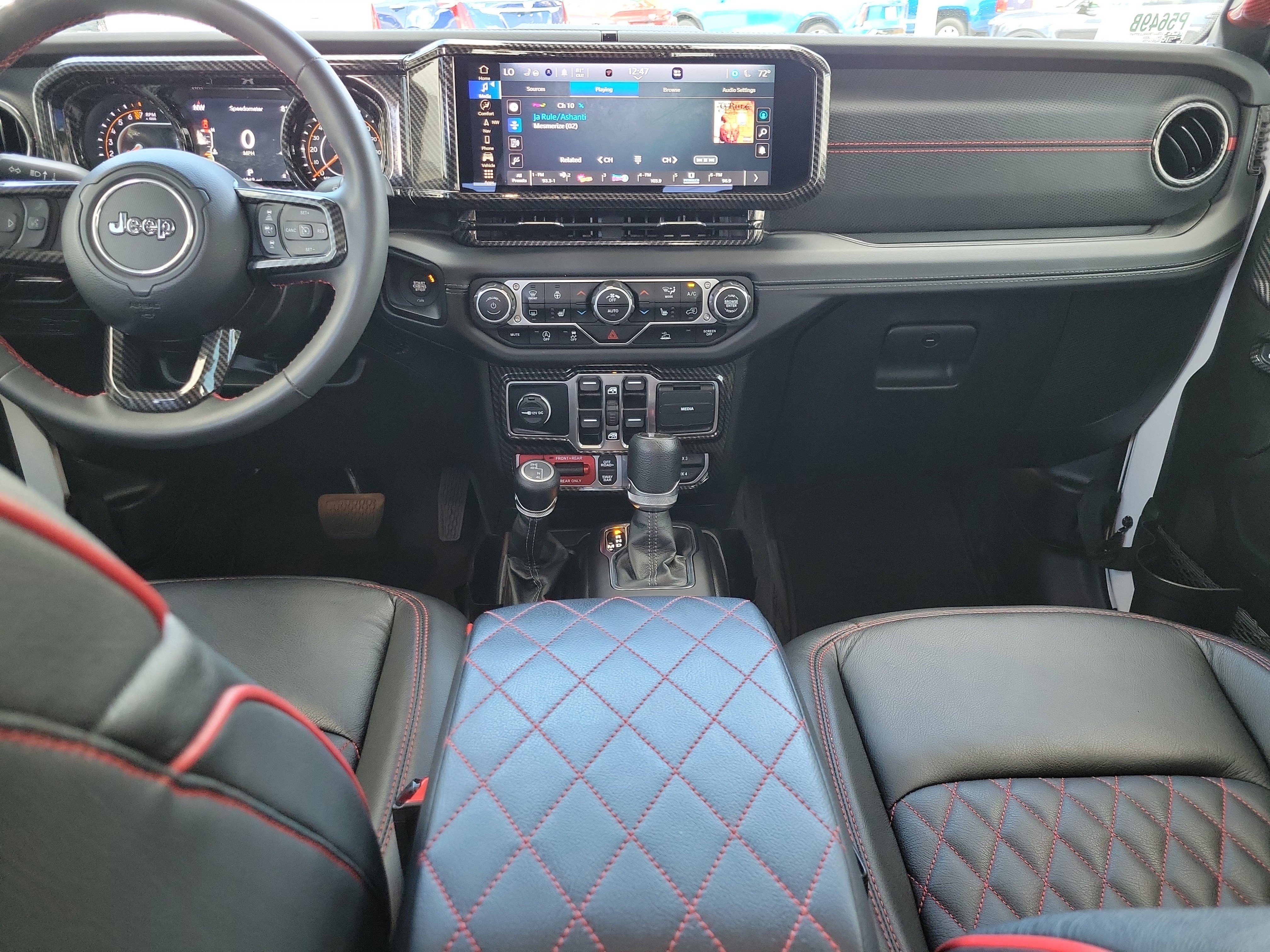 Used 2024 Jeep Gladiator Rubicon w/ Technology Group AWD/4WD image 14