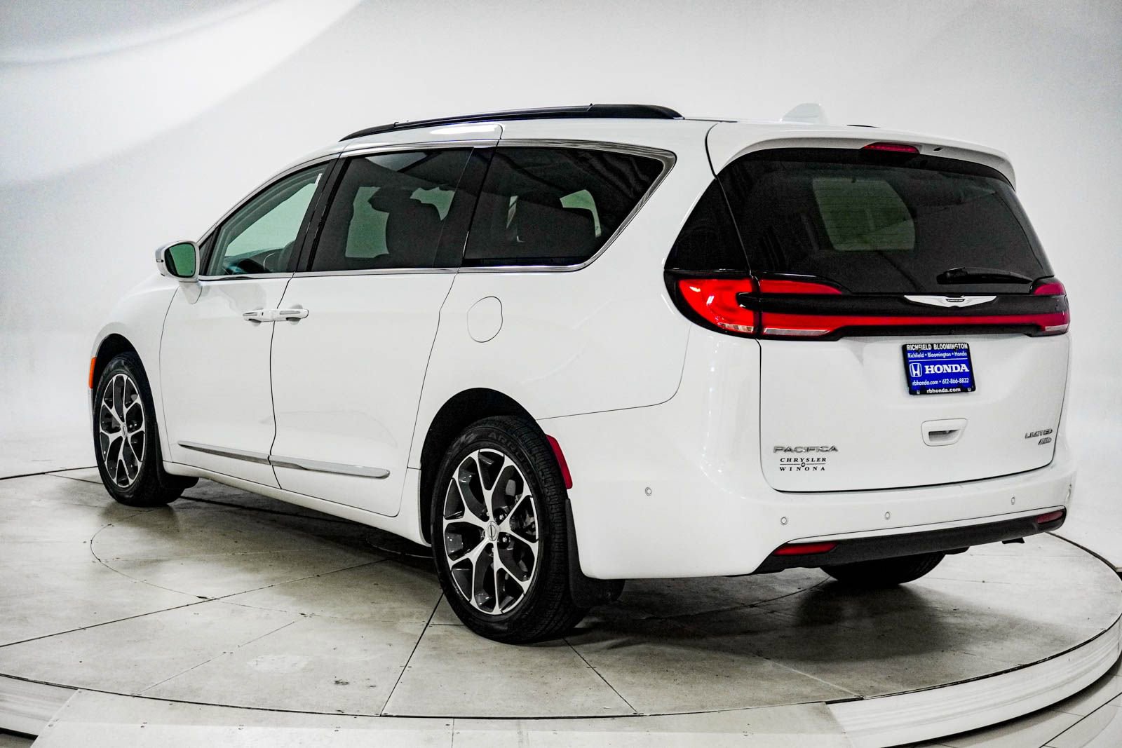 Used 2022 Chrysler Pacifica Limited image 5