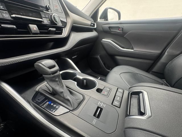 Used 2021 Toyota Highlander L FWD image 10