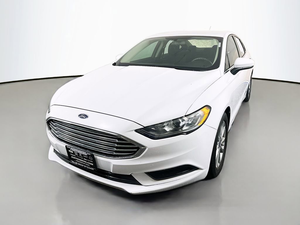 Used 2017 Ford Fusion SE image 3