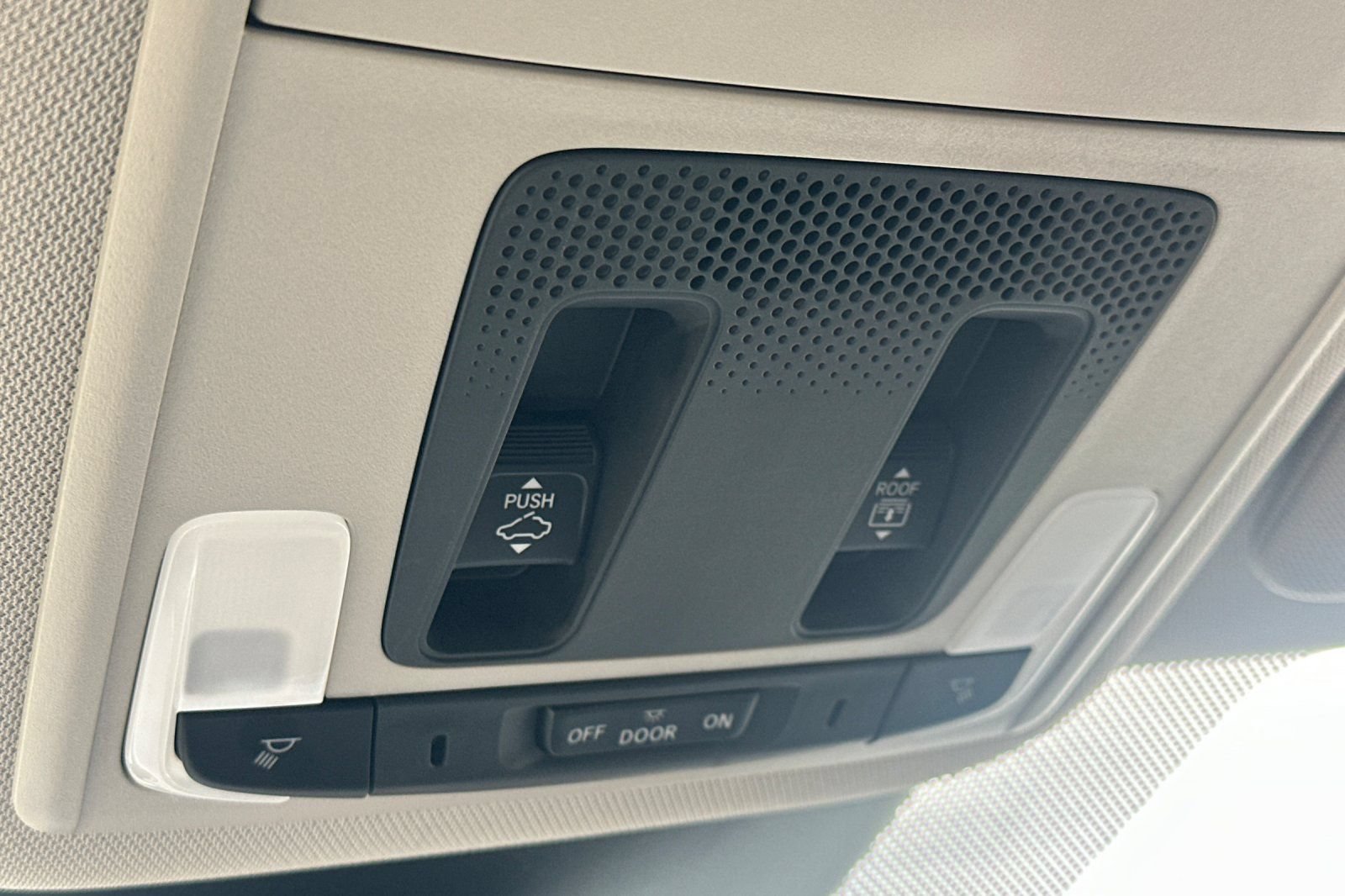 Used 2024 Honda Pilot Touring image 23