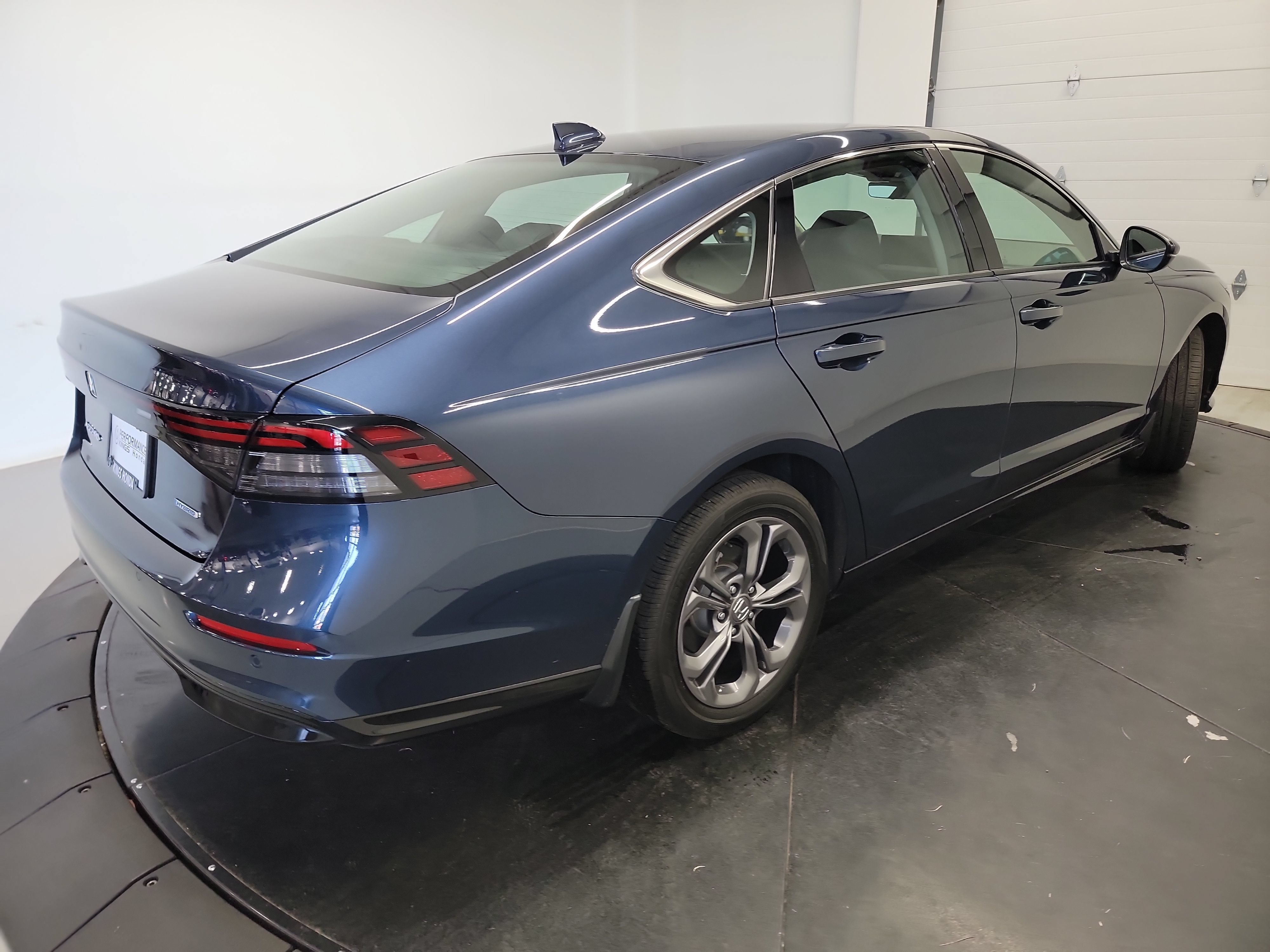 Used 2025 Honda Accord EX-L image 9