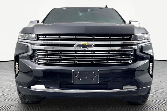 Used 2023 Chevrolet Suburban Premier RWD image 2
