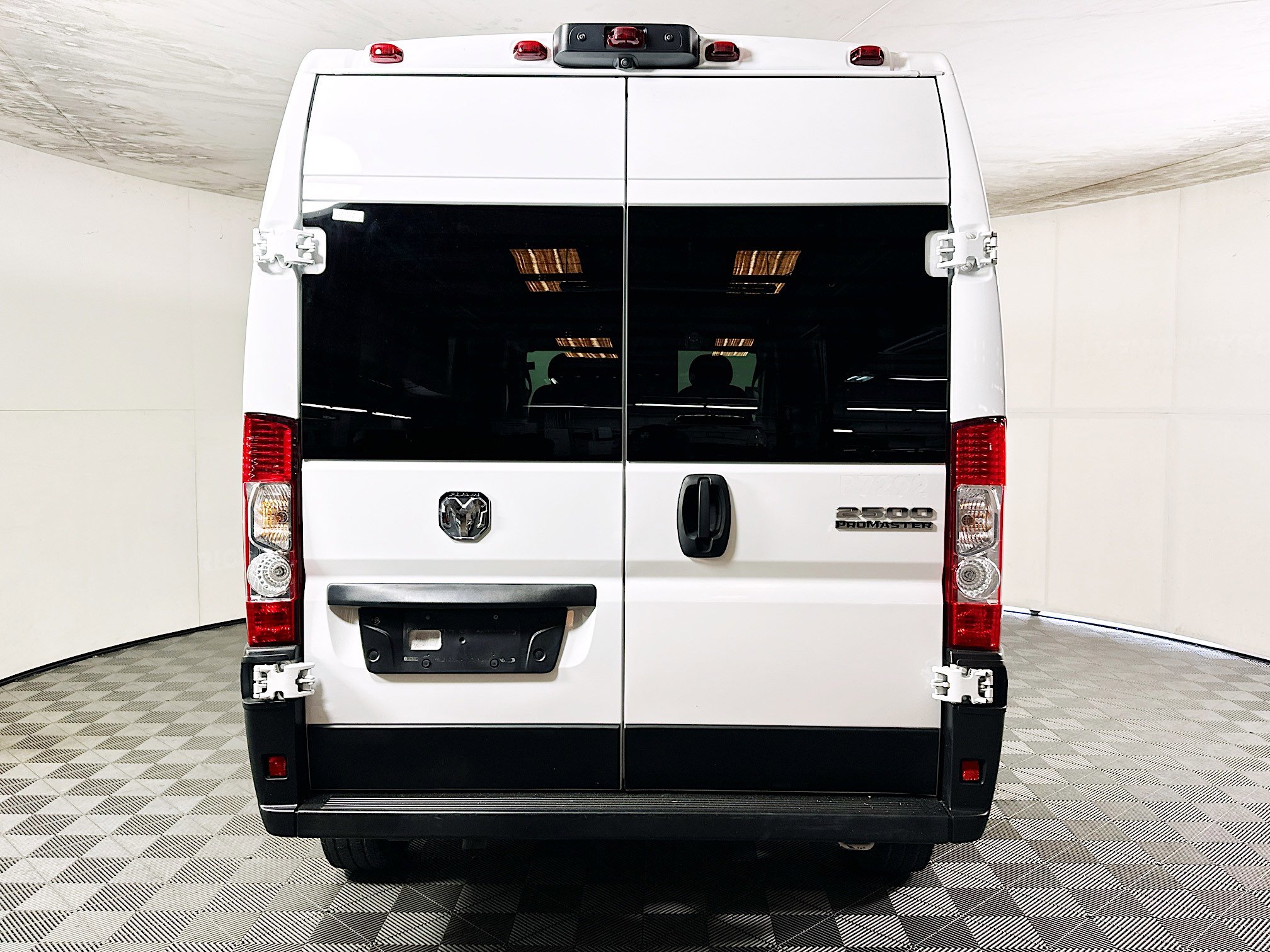 Used 2023 RAM ProMaster 2500 FWD image 4