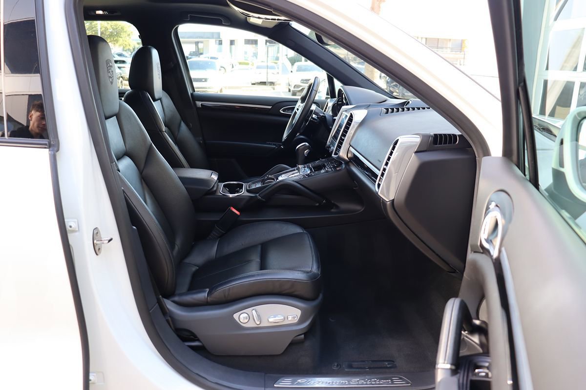 Used 2018 Porsche Cayenne Platinum Edition image 33