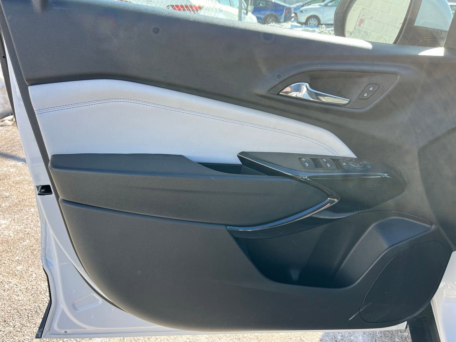 Used 2025 Chevrolet Trax LT image 18