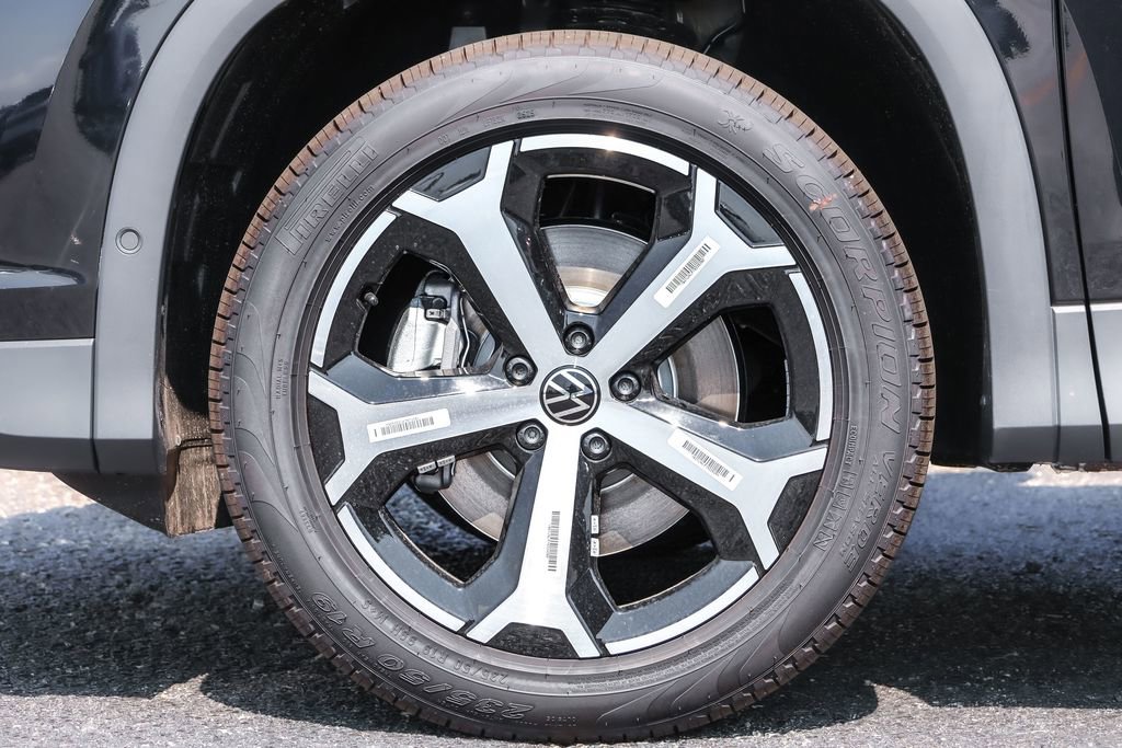 Used 2025 Volkswagen Tiguan SE image 15