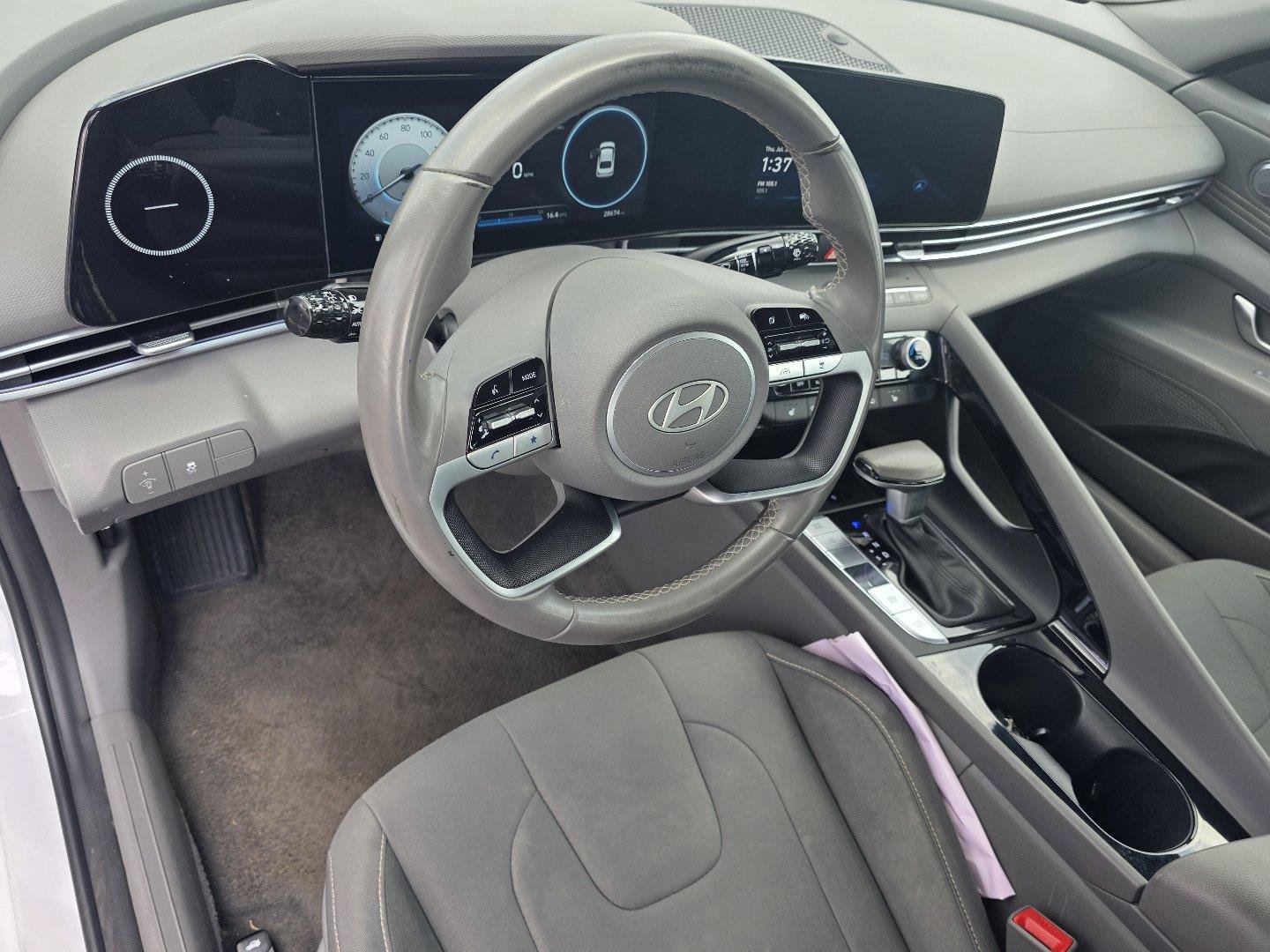 Used 2025 Hyundai Elantra SEL FWD image 11