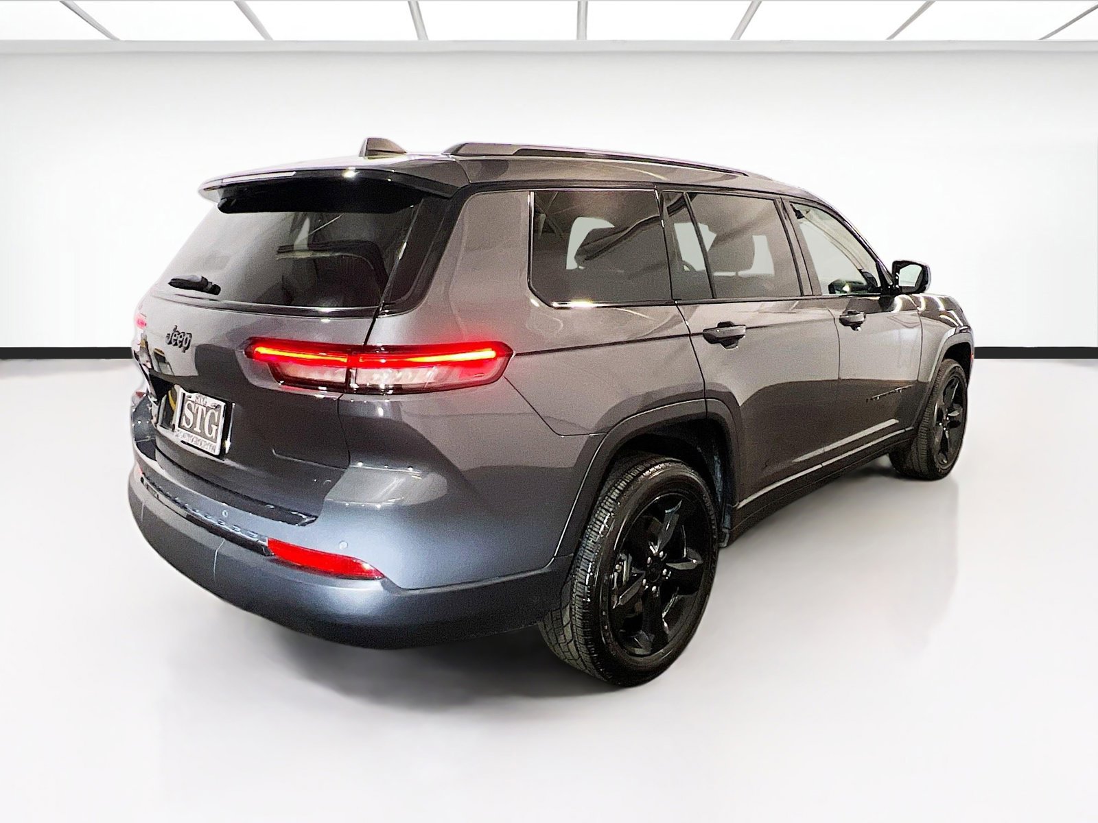 Used 2024 Jeep Grand Cherokee L Altitude AWD/4WD image 4