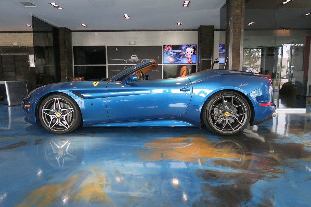 Used 2016 Ferrari California T RWD image 11