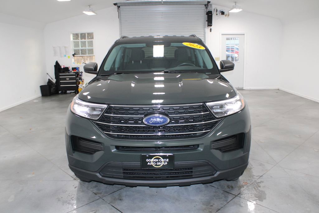 Used 2023 Ford Explorer XLT image 3