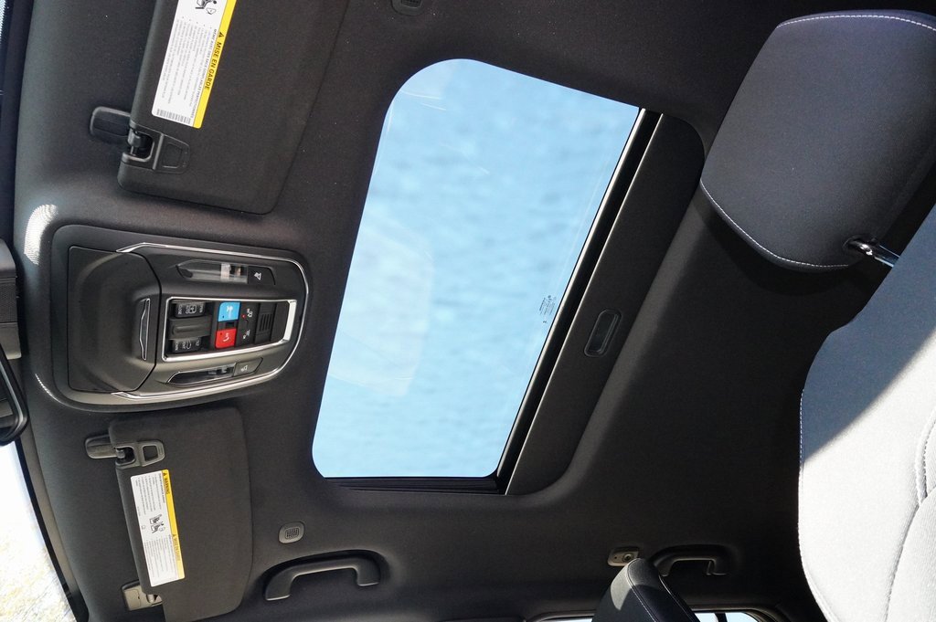 Used 2024 Jeep Grand Cherokee Laredo X w/ Trailer Tow Package image 10