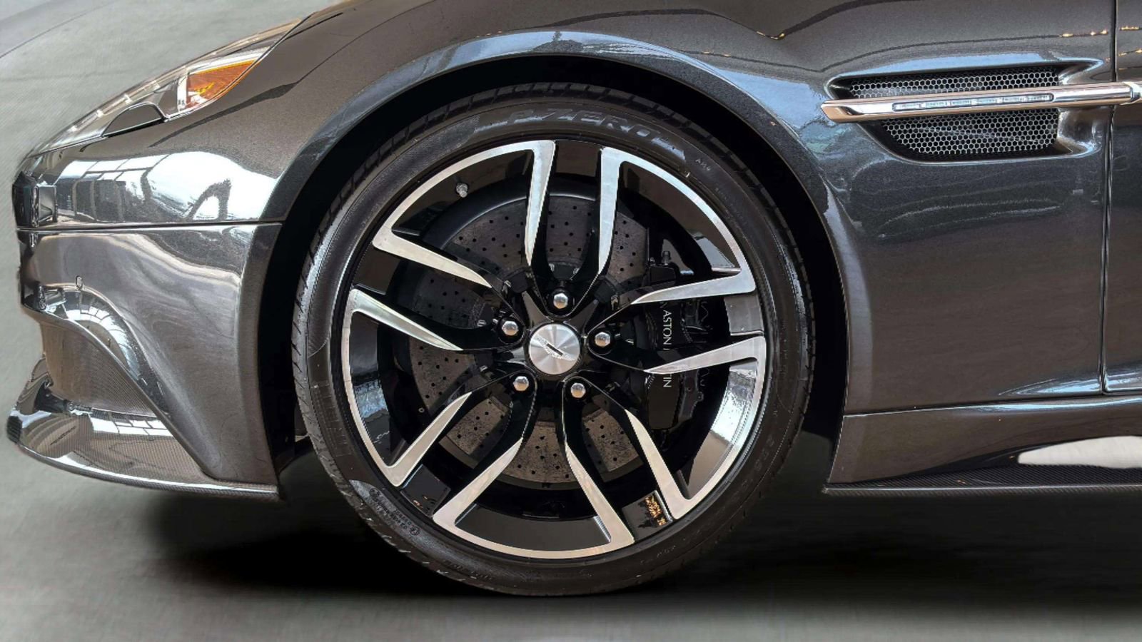 Used 2016 Aston Martin Vanquish Volante image 15