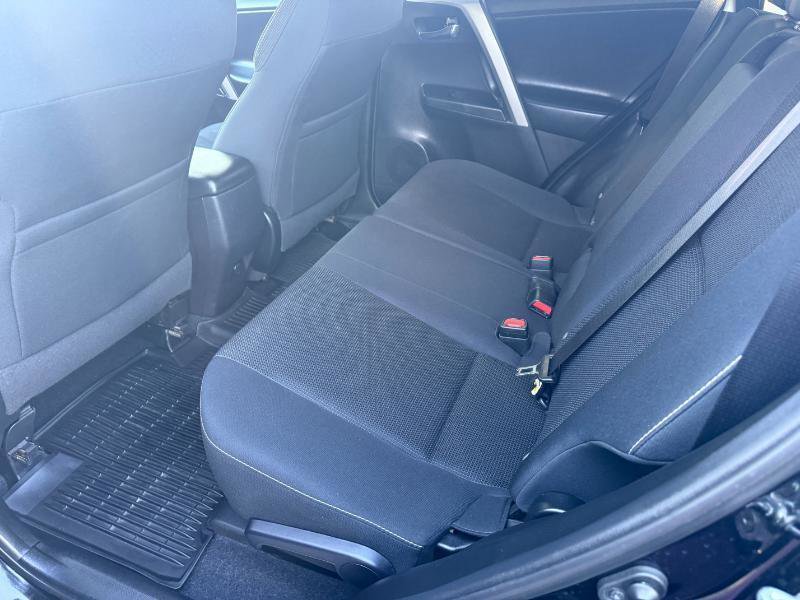 Used 2018 Toyota RAV4 XLE AWD/4WD image 12