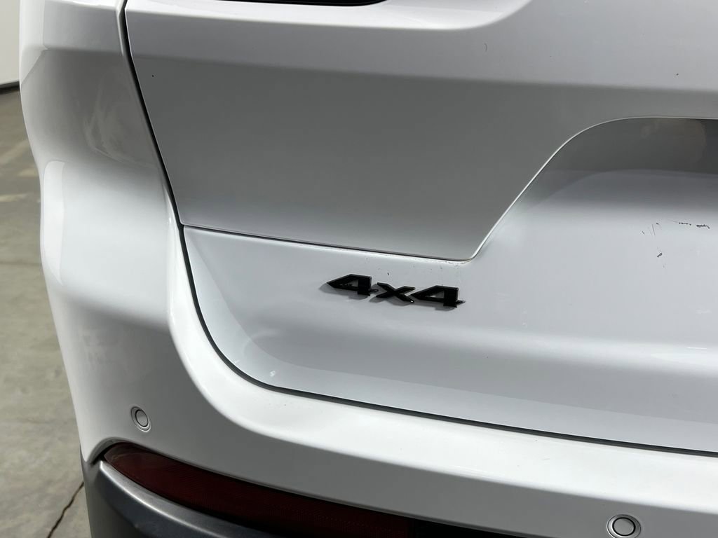 Used 2023 Jeep Grand Cherokee L Laredo image 46