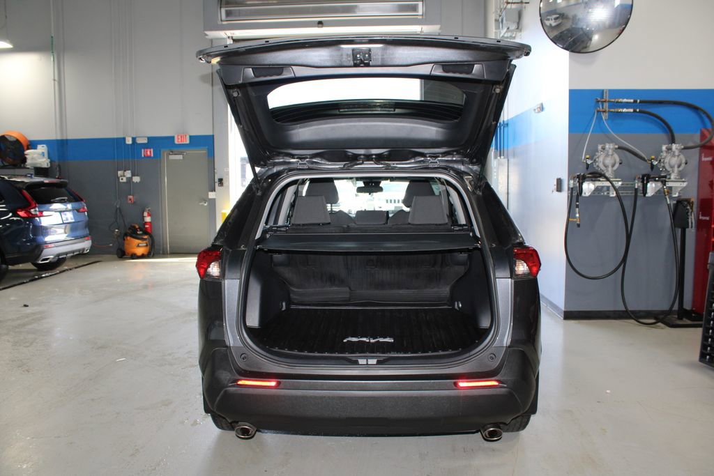 Used 2021 Toyota RAV4 XLE image 42