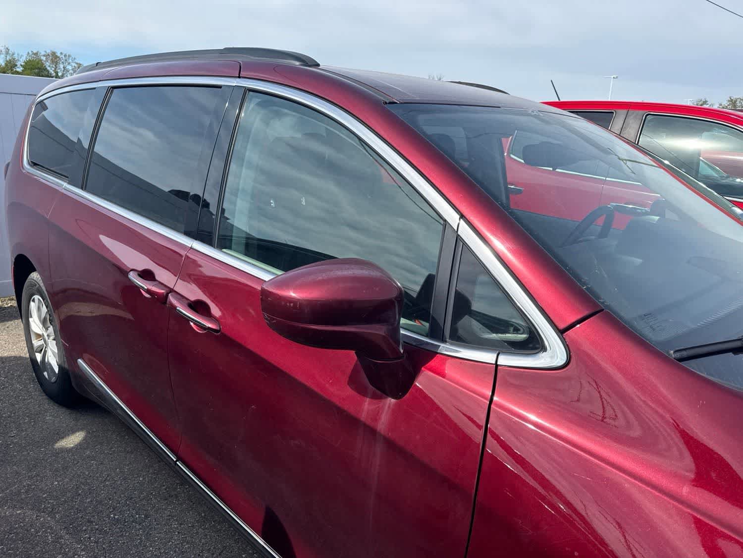 Used 2017 Chrysler Pacifica Touring-L FWD image 7