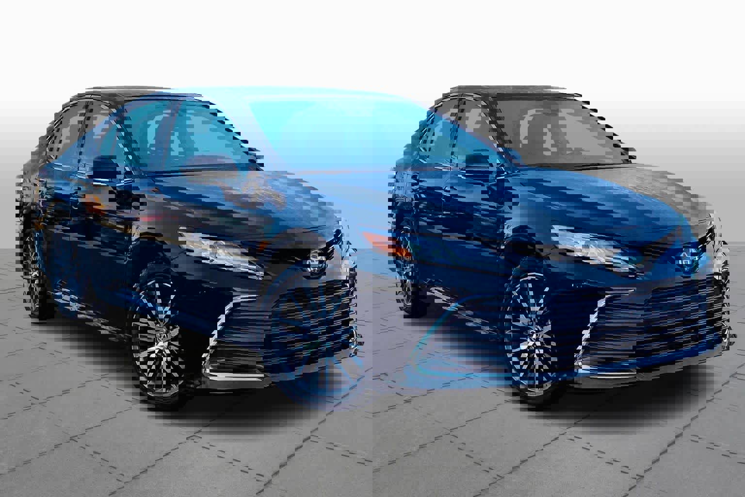 Used 2024 Toyota Camry XLE image 3