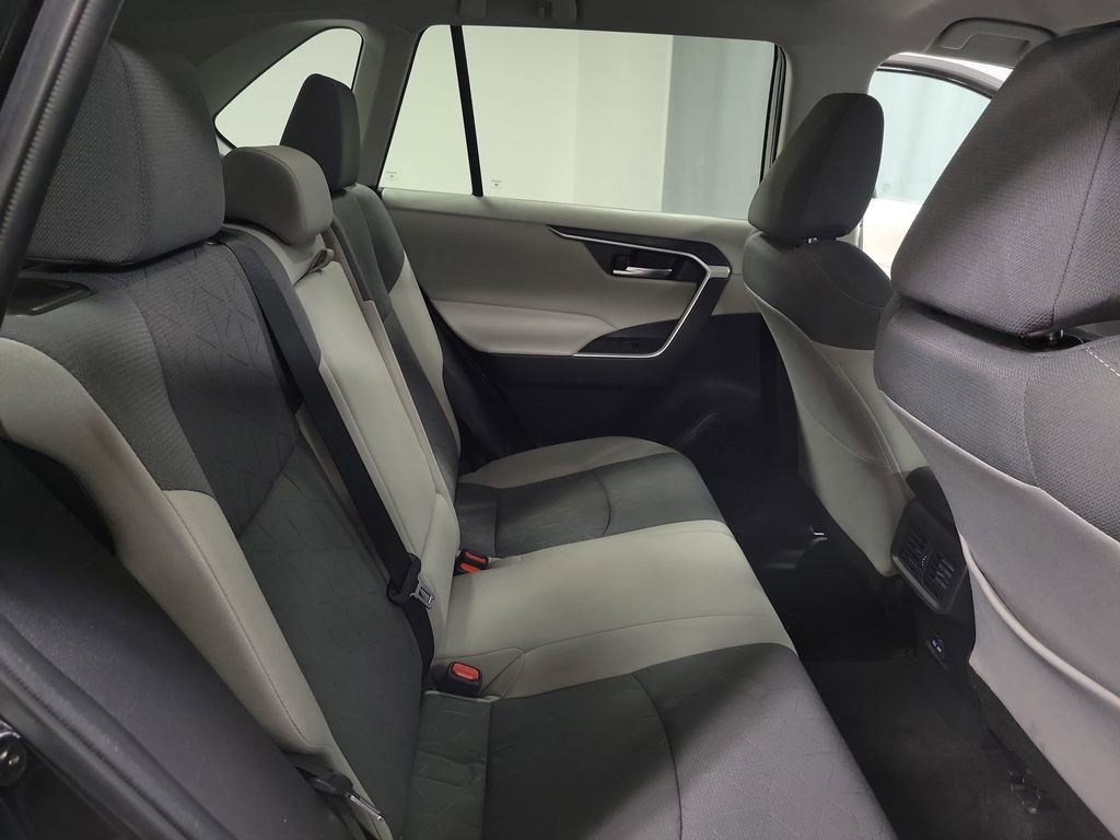 Used 2022 Toyota RAV4 XLE image 21