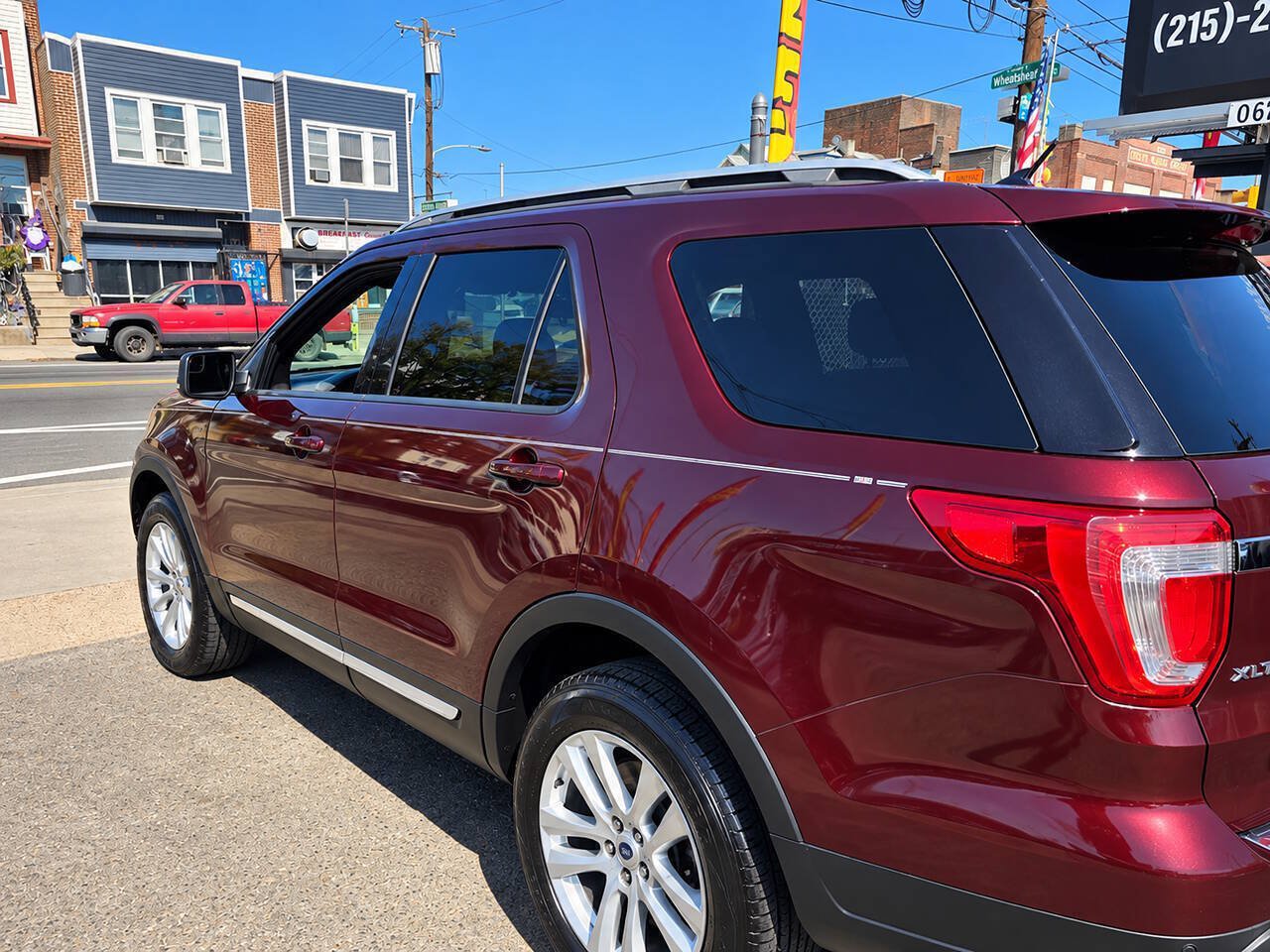 Used 2018 Ford Explorer XLT w/ Equipment Group 201A AWD/4WD image 4