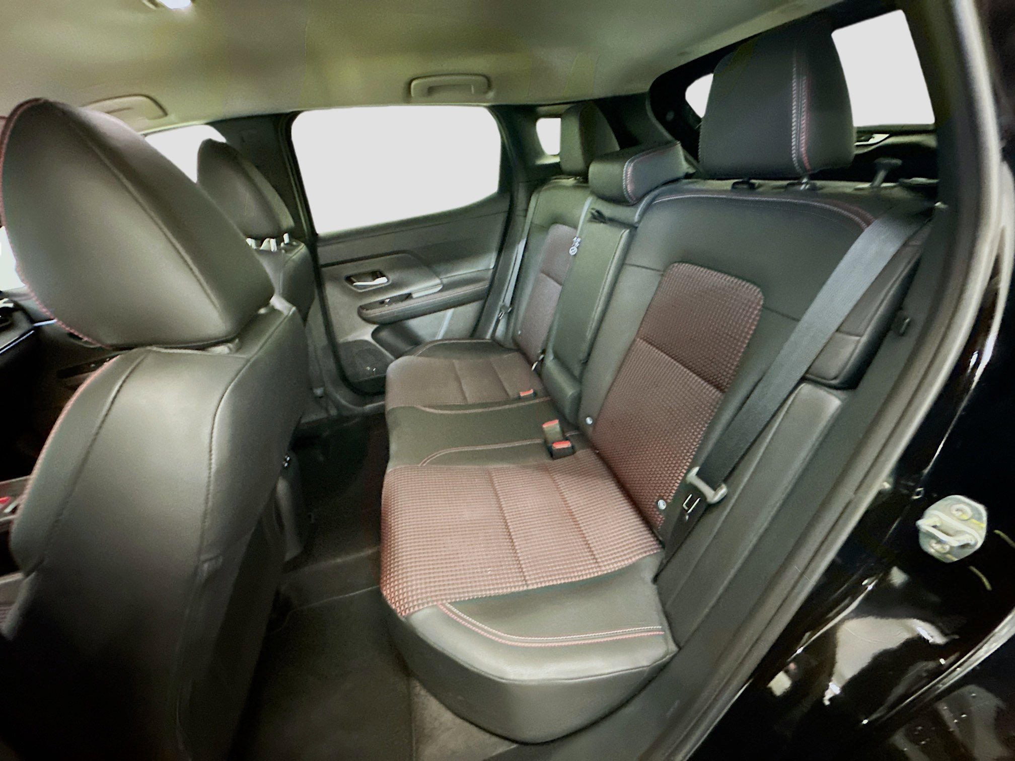 Used 2025 Nissan Kicks SR image 28