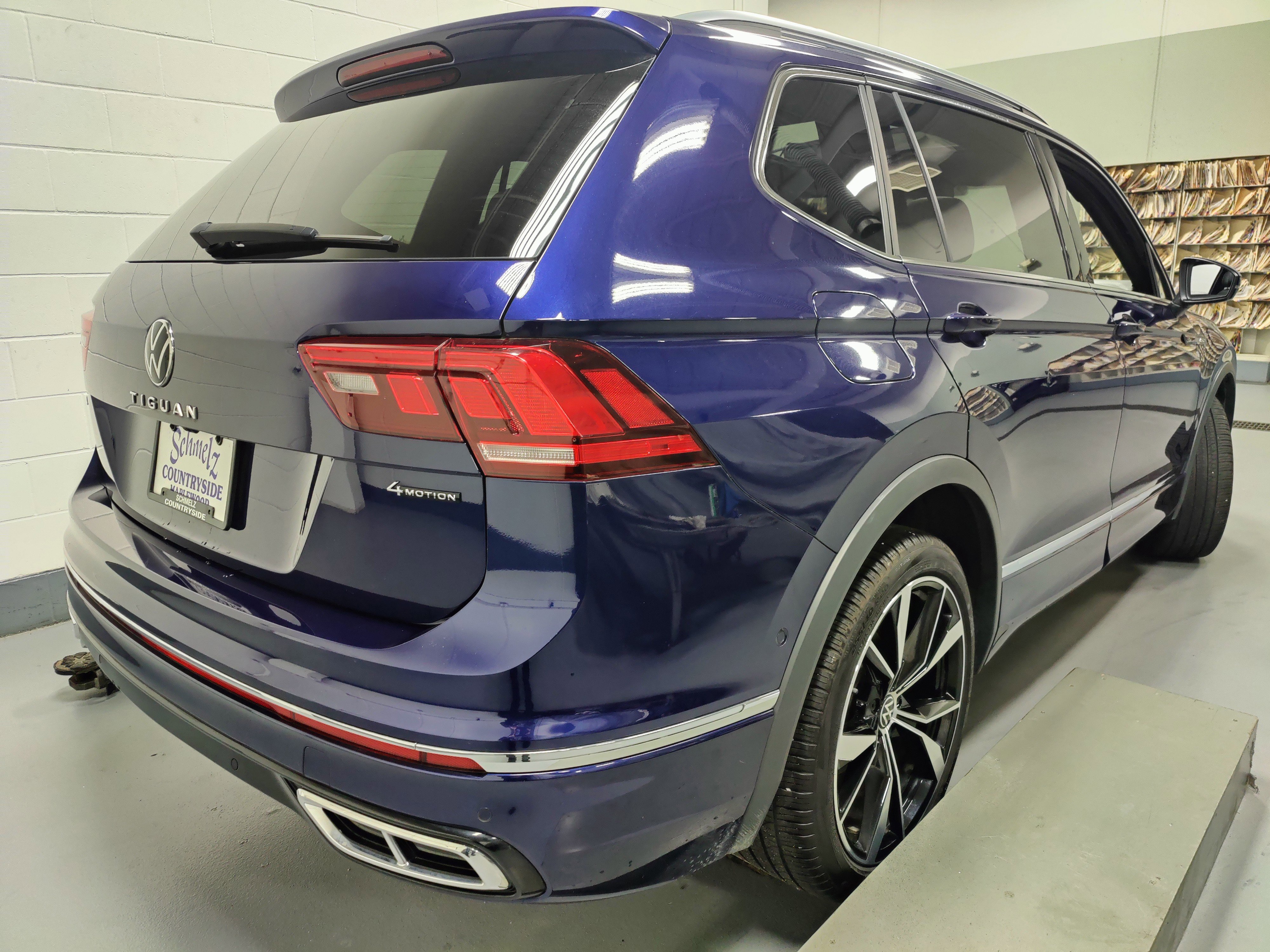 Used 2024 Volkswagen Tiguan SEL R-Line image 15