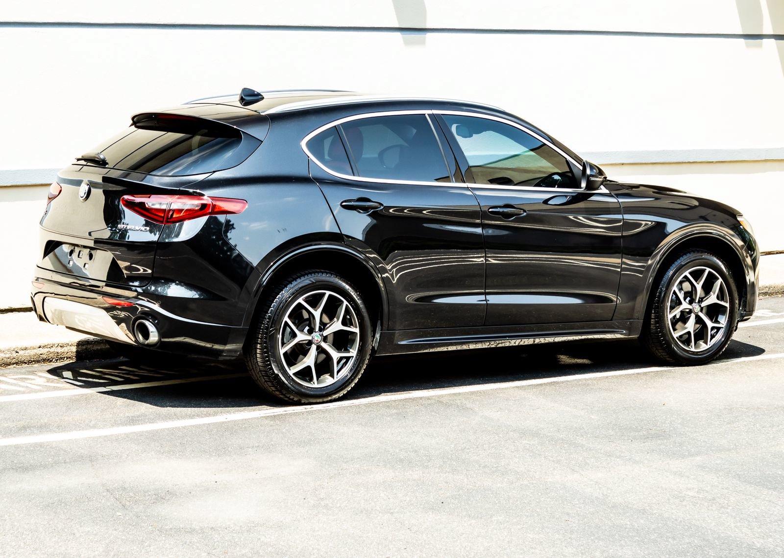 Used 2021 Alfa Romeo Stelvio Ti AWD/4WD image 9