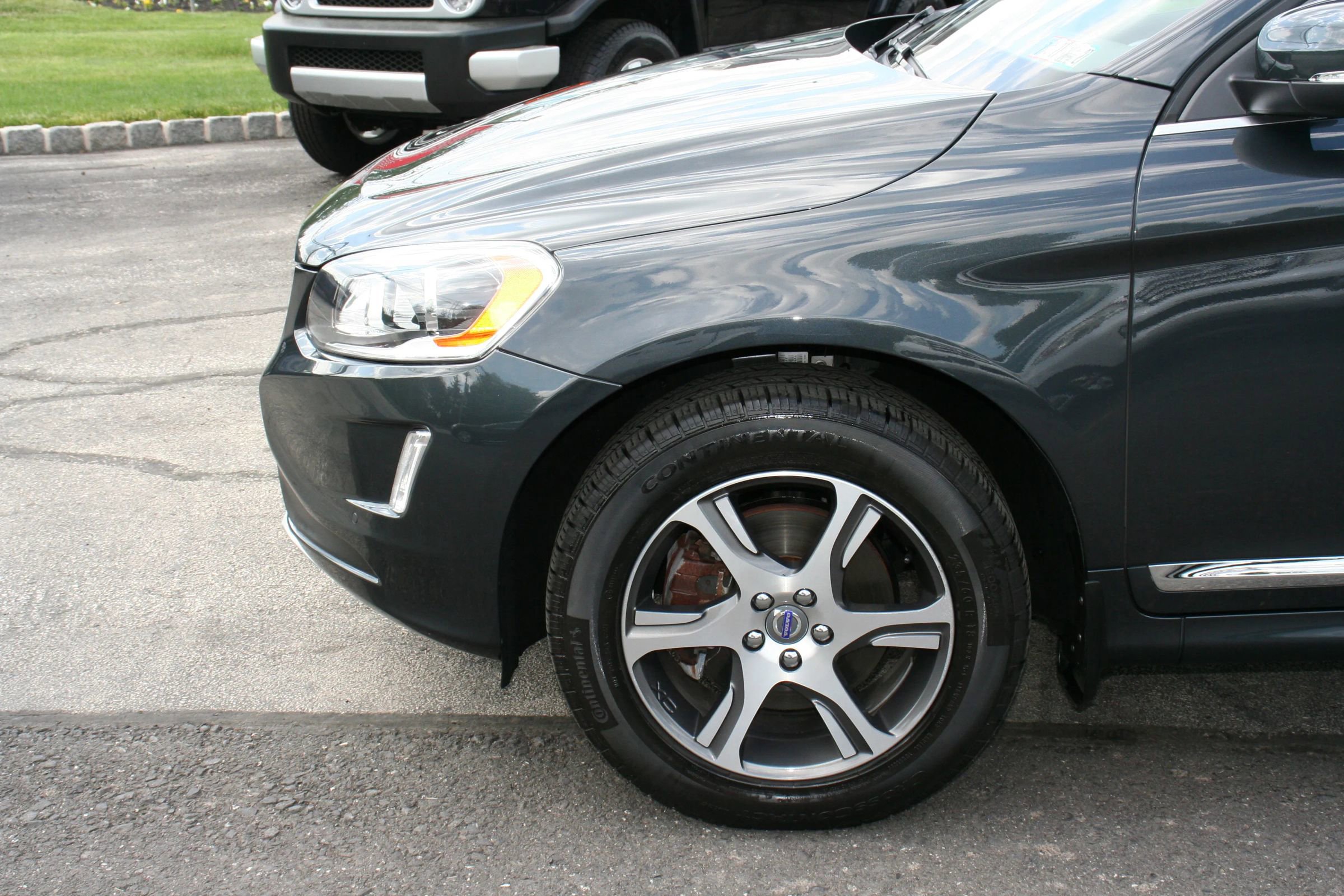 Used 2015 Volvo XC60 T6 w/ Protection Package AWD/4WD image 19