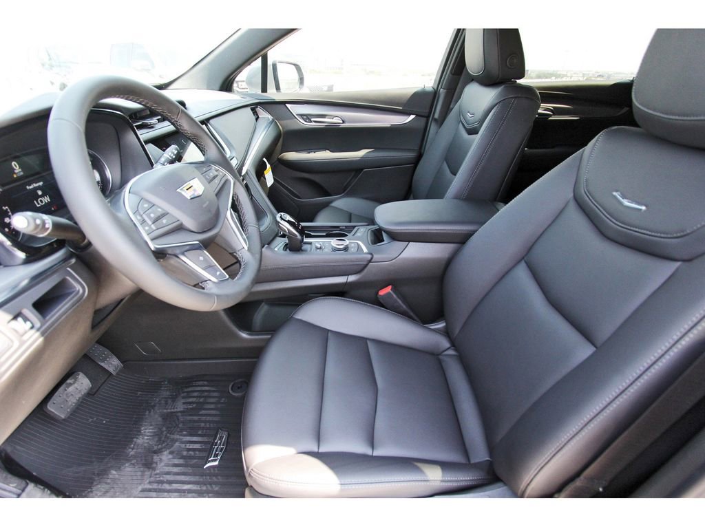 New 2025 Cadillac XT5 Luxury image 6